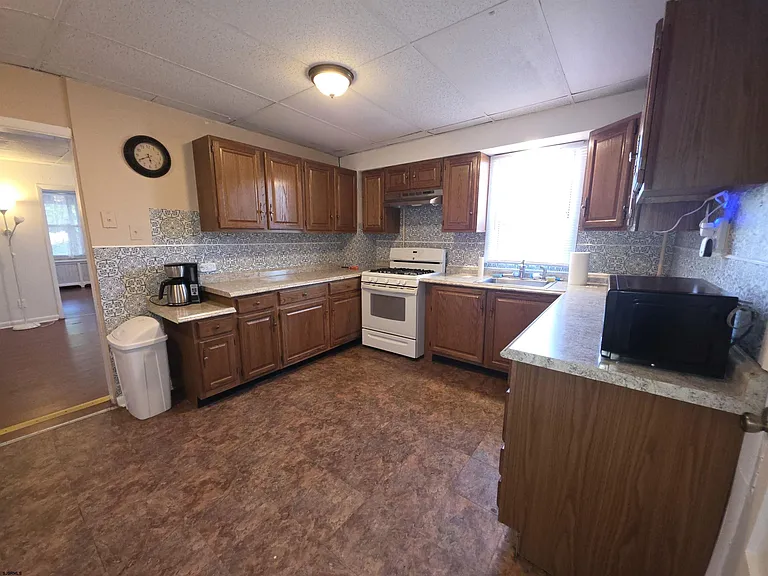 604 N Indiana Ave — Photo 10