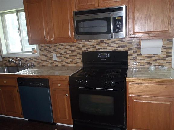 4th image of 1109 Graceland Dr