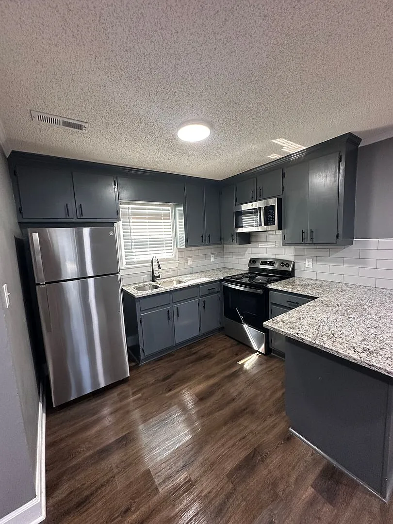 1501 Tilghman — Photo 3