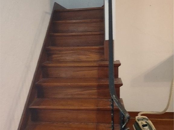 5th image of 128 E Beechwood Ave
