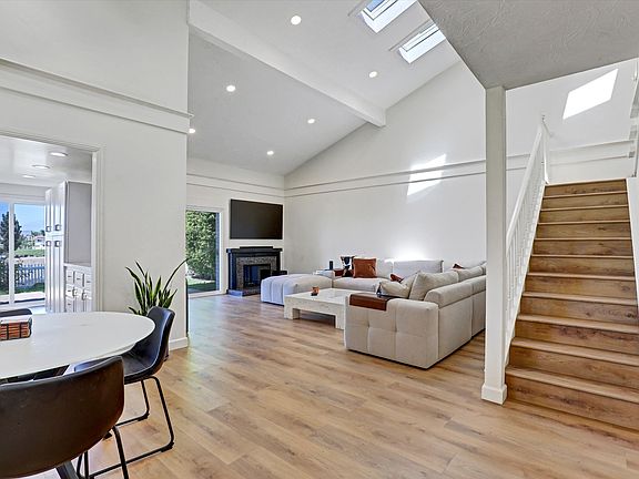 5th image of 904 S Ridgecrest Cir