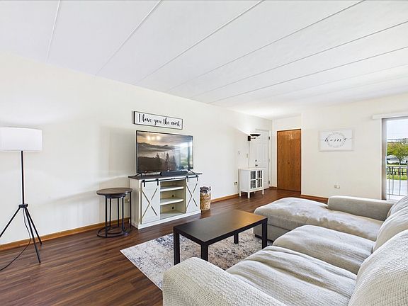 5th image of 17979 Oak Park Ave APT 2N