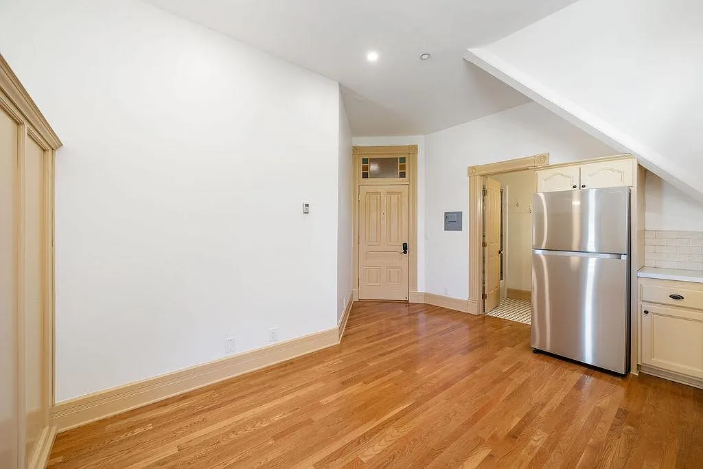 Studio, 375 sqft, $2,200 — Photo 3