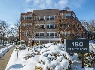 180 Middle Neck Rd, Great Neck, NY 11021