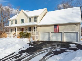 11 Lilac Ln, Fishkill, NY 12524
