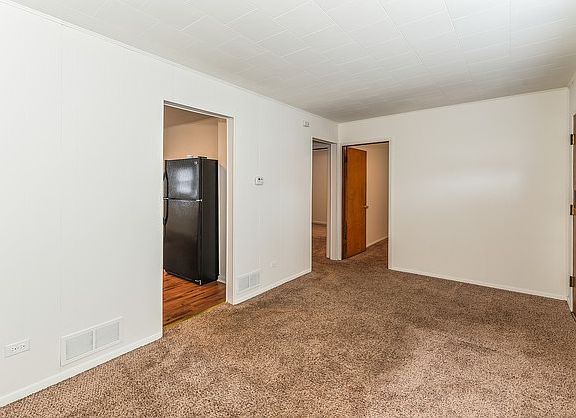 3rd image of 9816 S Natoma Ave