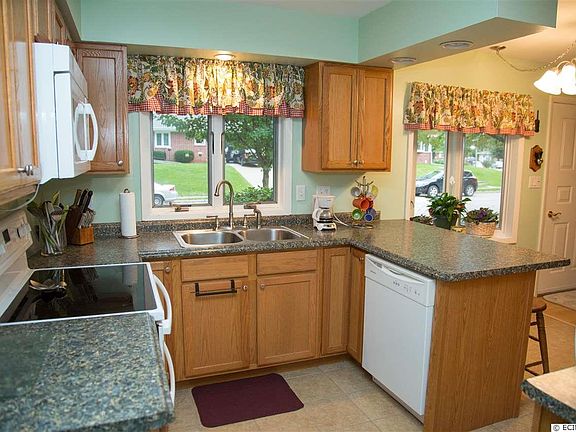 3rd image of 541 Greenwood Ct