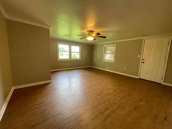 4th image of 636 Dalton St