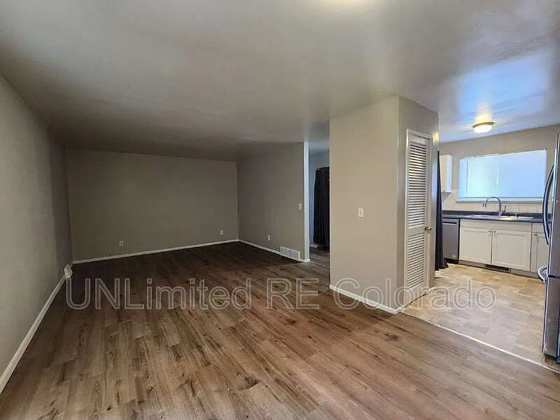 3 bed, 1.0 bath, 1000 sqft, $1,795 — Photo 3