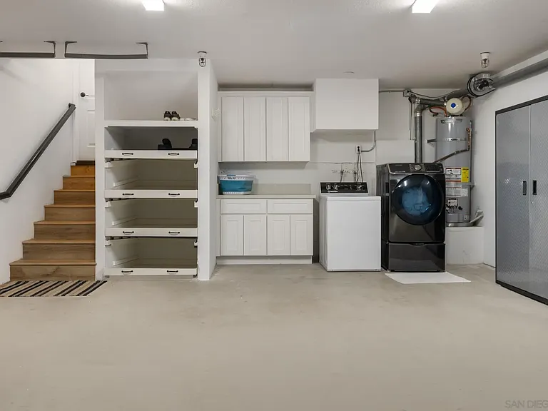 241 S Sierra Ave — Photo 31