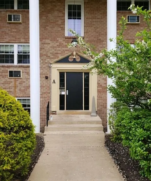 Liberty Square Apartments — Photo 2
