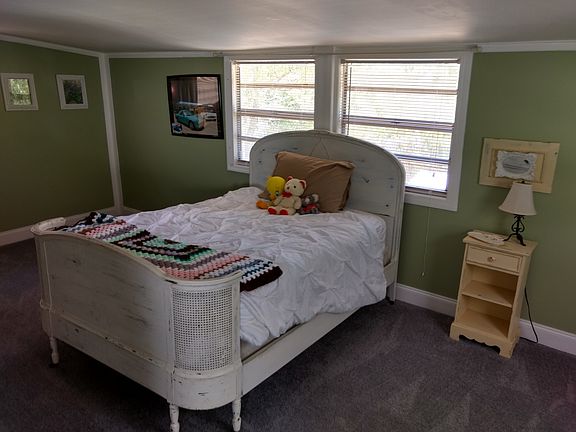 4th image of 217 Mary Ave