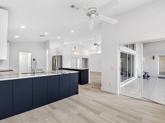 3rd image of 7425 Lahana Circle