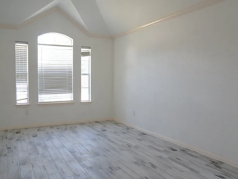 1730 Mineral Springs Dr — Photo 3