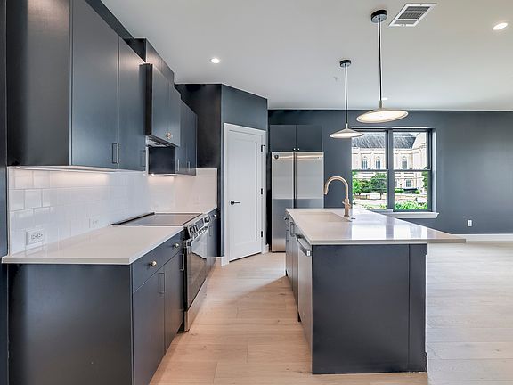 4th image of 309 W Daggett Ave #207