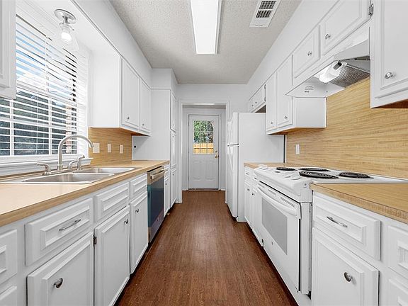 3rd image of 300 Mill Creek Cir #300