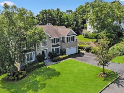 22 Red Roof Dr, Pt Chester, NY, 10573