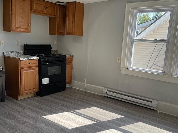 4th image of 166-168 Columbia Ave #3