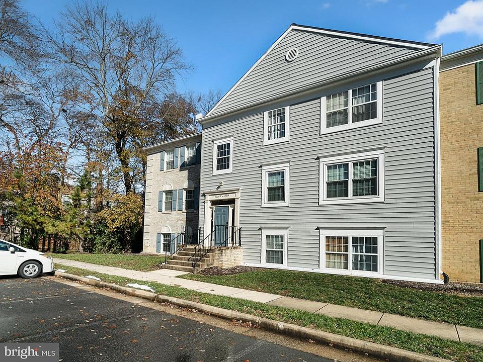 2nd image of 12217 Chaucer Ln