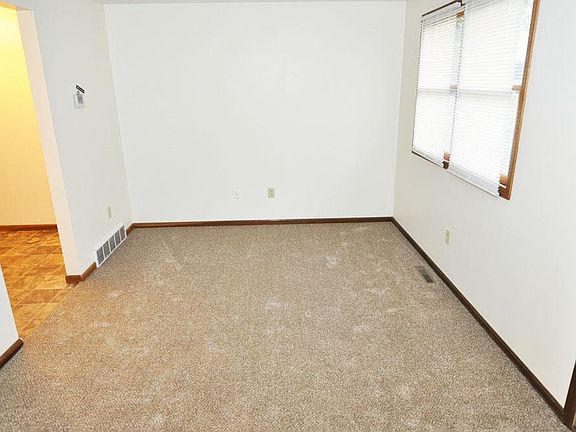 5th image of 140 12th St NE #A
