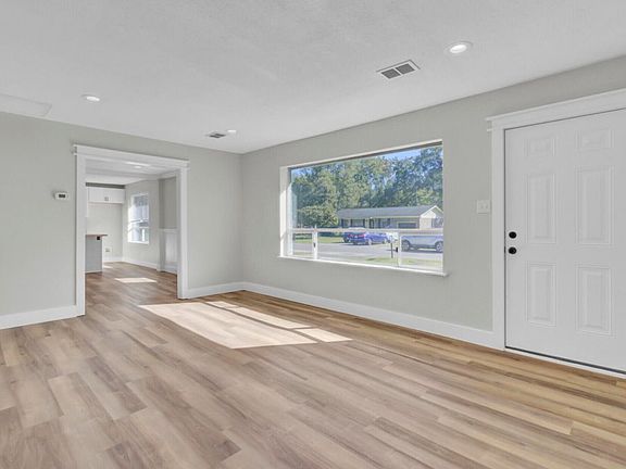 4th image of 235 Mary Scott Dr