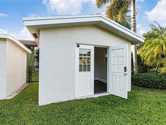 5th image of 4301 SW 74th Avenue