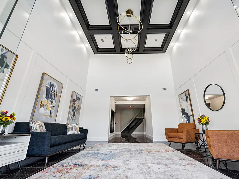The Tucker Luxury Apartments — Photo 15