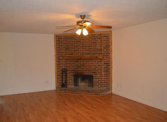 4th image of 914 Navasota Dr