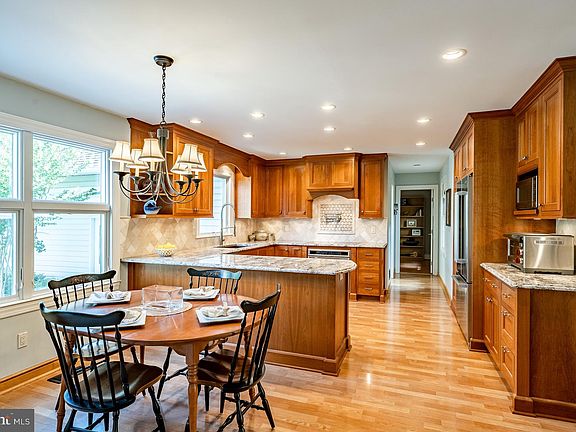 4th image of 144 Dantes Dr