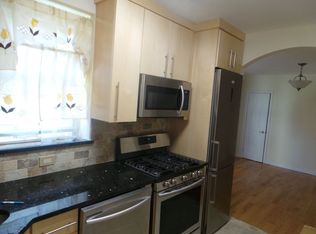 666 39th St #3A, Brooklyn, NY 11232