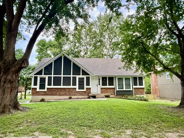 6224 Greenwood Dr, Shawnee, KS 66216