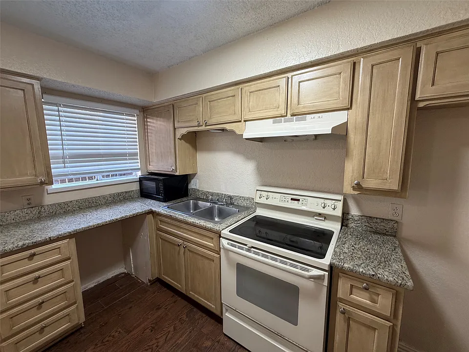 6828 Brentwood Stair Rd