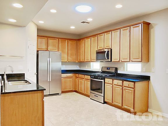 5th image of 2403 W Kristina Ave