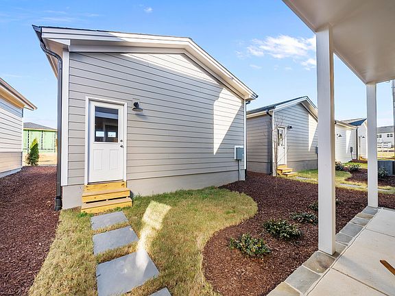 3rd image of 95 Parkland Dr