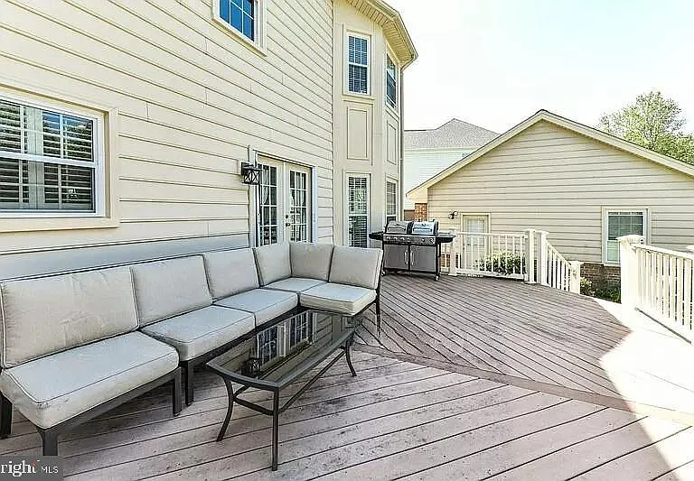 1088 Safa St — Photo 48