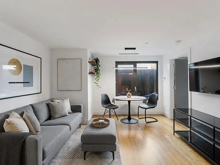 554 4th Ave #E3 — Photo 1