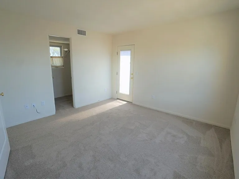 1044 Grand Ave — Photo 7
