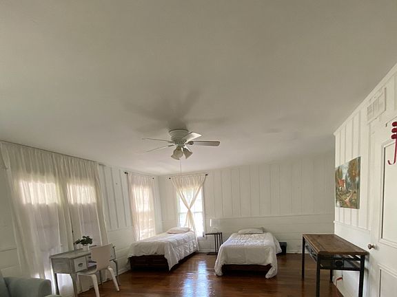 4th image of 2906 W Jefferson Blvd #1