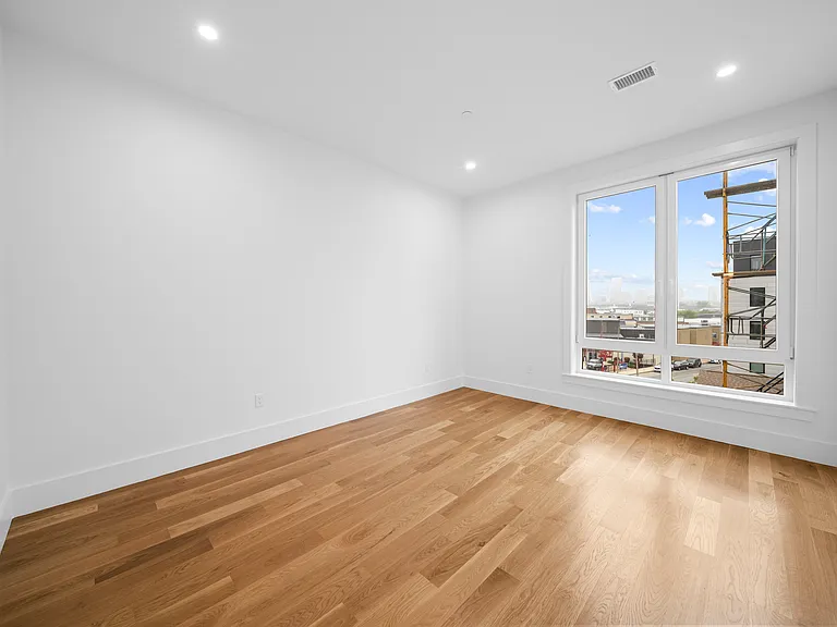 Residencies at 218-220 Old Colony Avenue — Photo 21