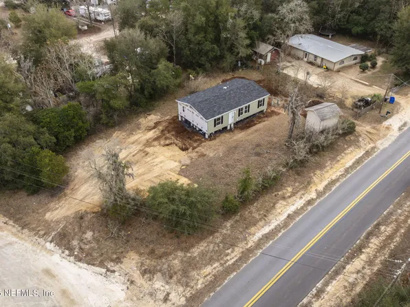 128 LAKEVIEW Court, Interlachen, FL 32148