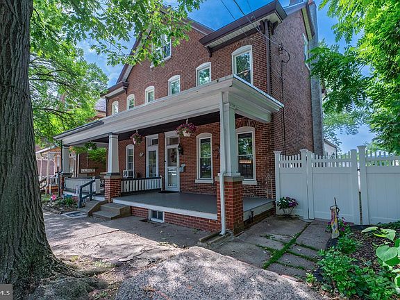 2nd image of 723 N Charlotte St