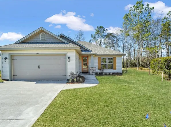 210 Country Walk Cir, Brunswick, GA 31525