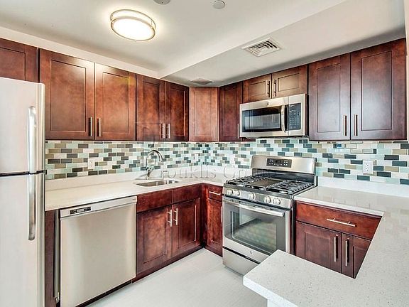 3rd image of 2625 28th St APT 4C
