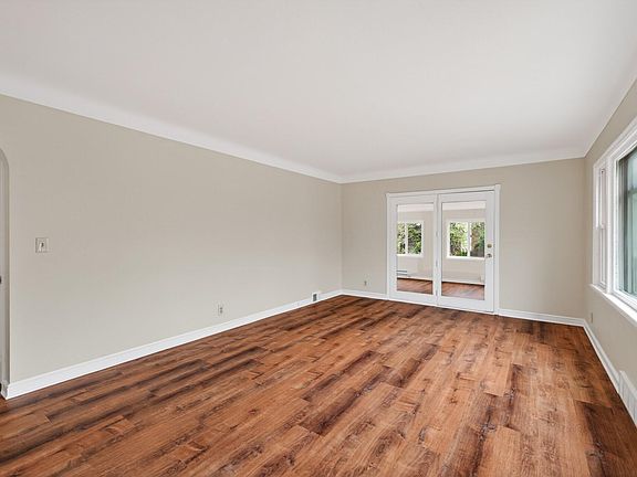 4th image of 200 Belvidere St E