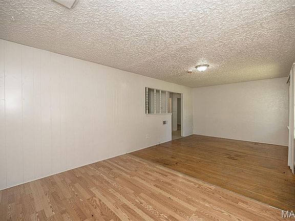 4th image of 7836 Tuxedo Ct