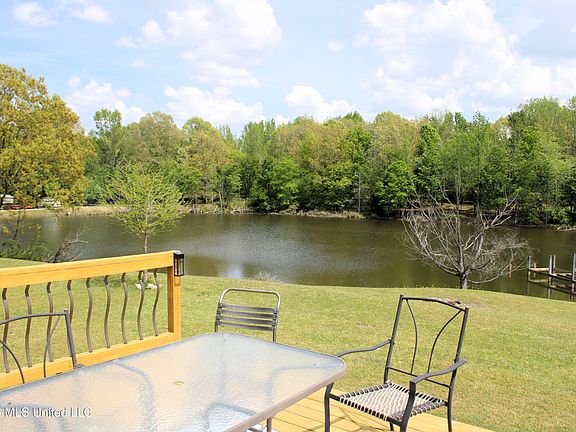 2nd image of 411 Woodview Rd