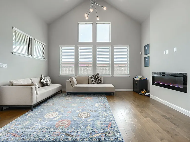 929 Newcastle Dr — Photo 12