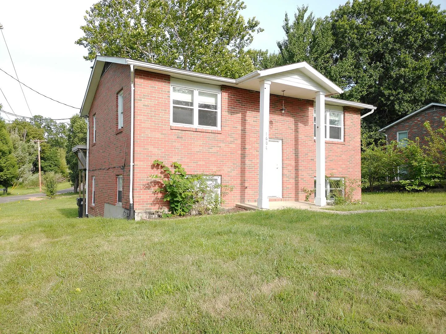 1608 Boyd — Photo 3