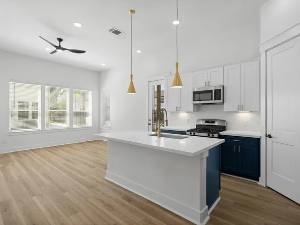 8904 Sunshine Laverne Ln, Houston, TX 77080