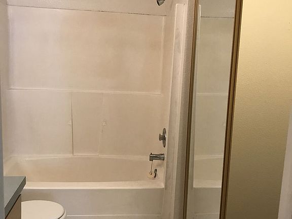 5th image of 628 Deer Meadow Ct #1